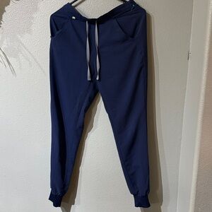 FIGS Women’s joggers scrub bottoms. Navy. Size XS. In good condition.